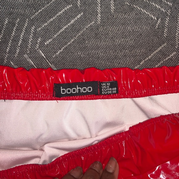 Red faux leather mini skirt - Picture 2 of 4